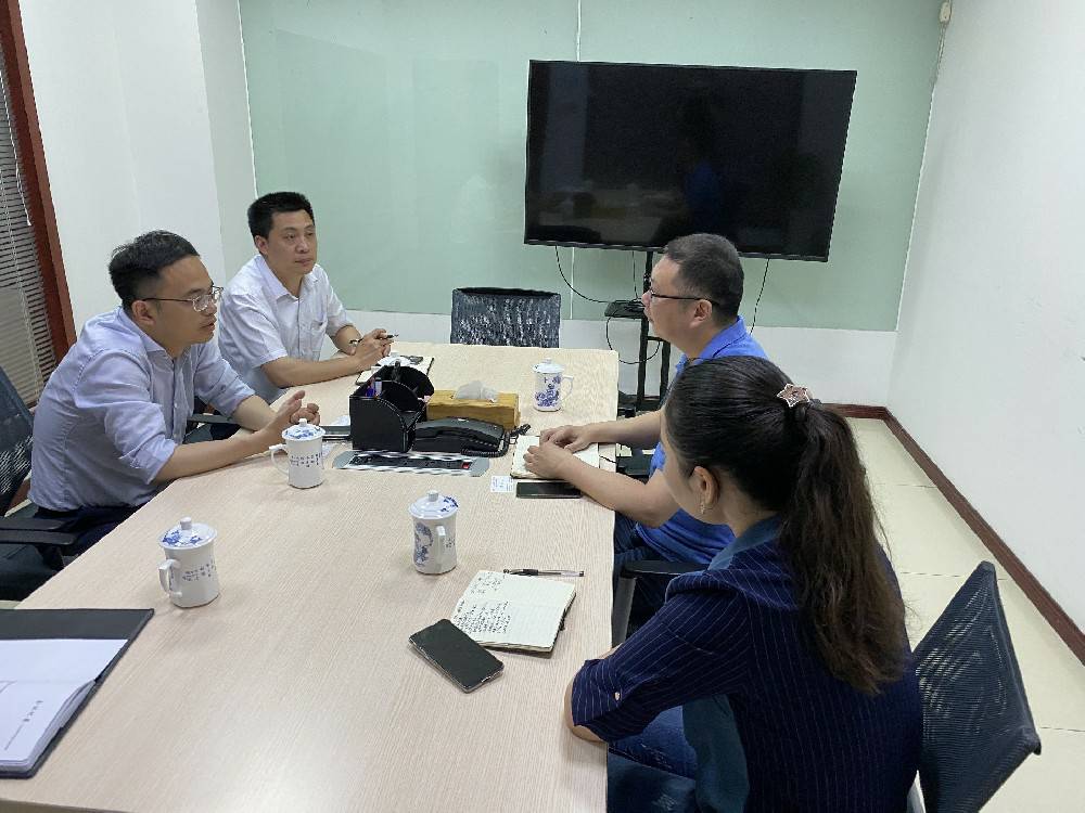 无锡市工信局领导来大连高昂文化创意产业有限公司科技开展“三联三解”活动